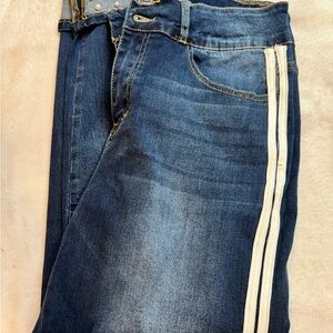 KanCan Jeans Size 13/30 Pearl Cuff Side Stripe Stretch Denim Boutique Style